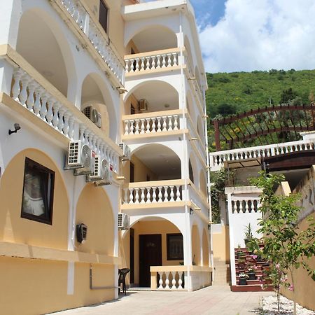 Apartmani Lime Petrovac ภายนอก รูปภาพ