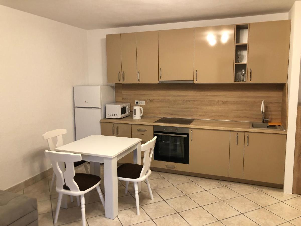 Apartmani Lime Petrovac ภายนอก รูปภาพ