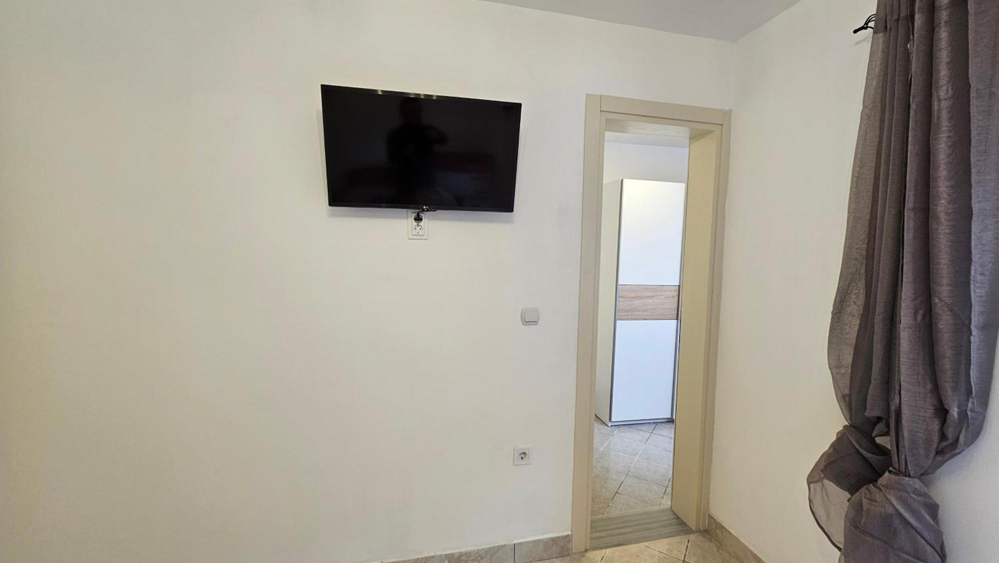 Apartmani Lime Petrovac ภายนอก รูปภาพ
