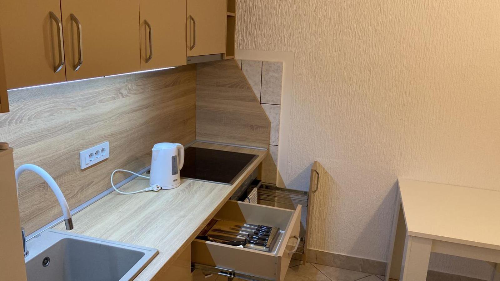 Apartmani Lime Petrovac ภายนอก รูปภาพ