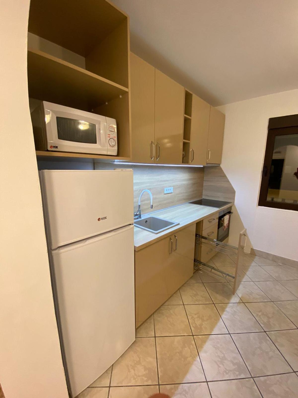 Apartmani Lime Petrovac ภายนอก รูปภาพ