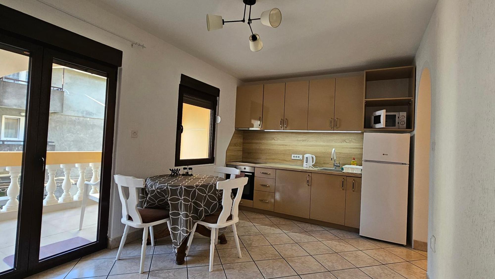 Apartmani Lime Petrovac ภายนอก รูปภาพ