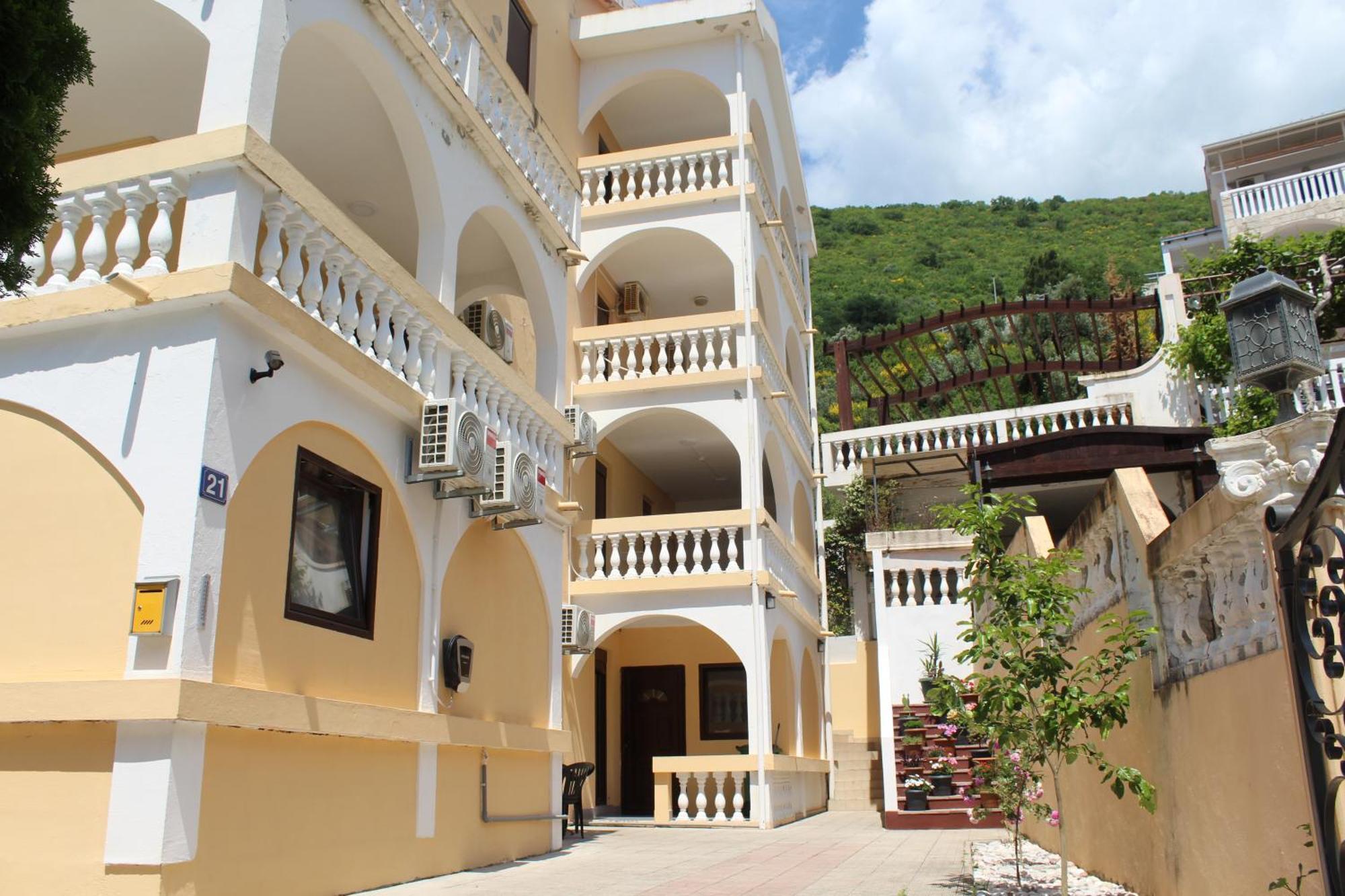 Apartmani Lime Petrovac ภายนอก รูปภาพ